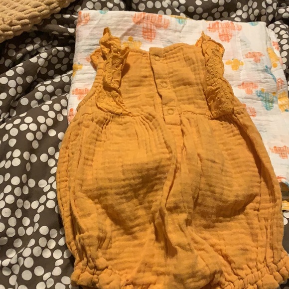 Girls infant romper and blanket - Picture 2 of 7